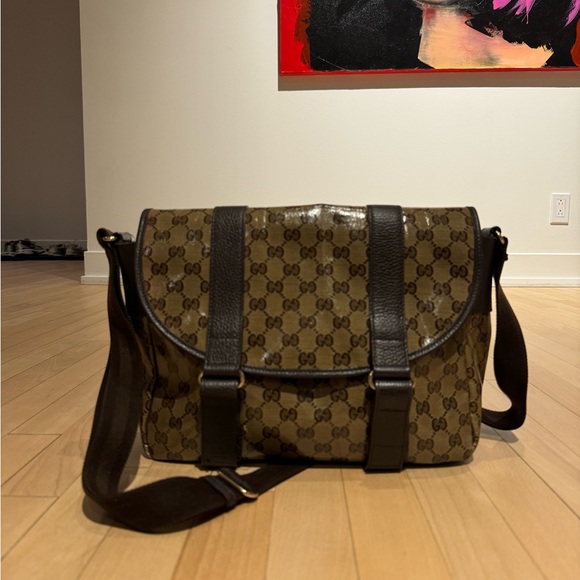 GUCCI MESSENGER BAG FOR SALE - Picture 2 of 3
